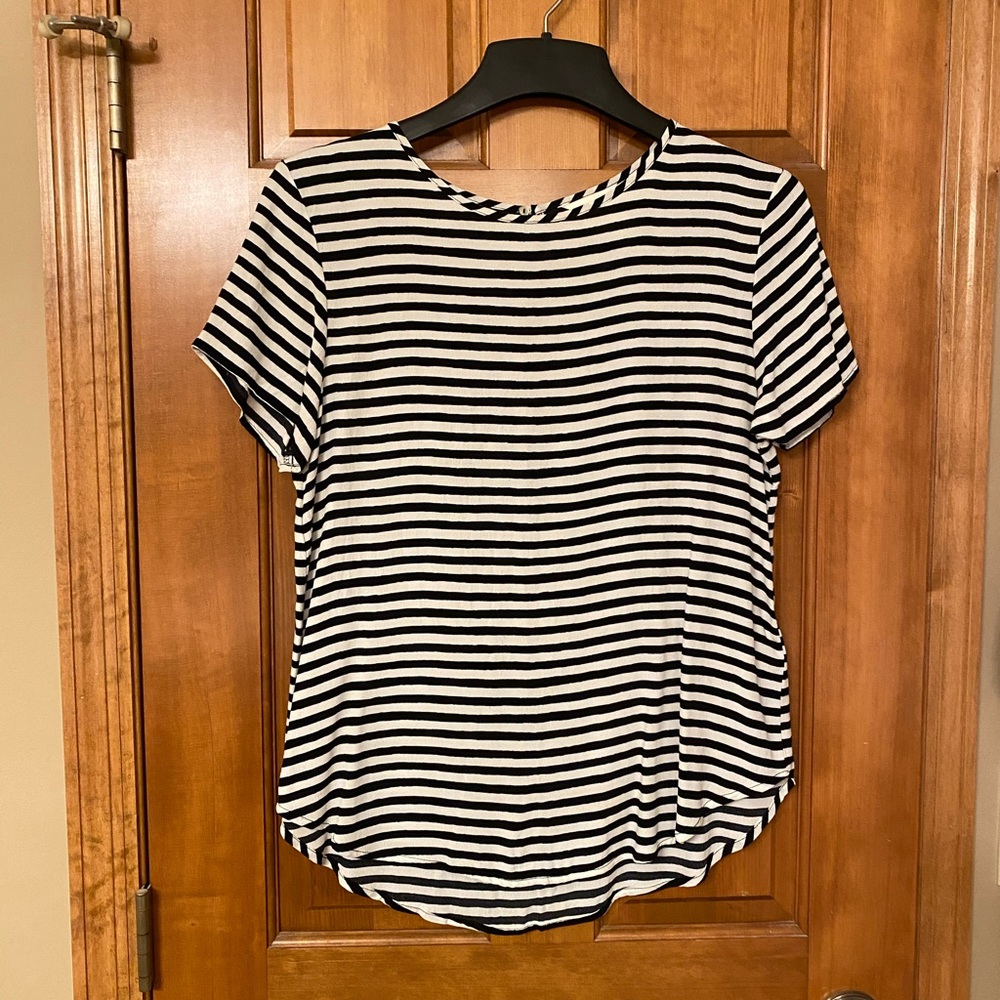 Black & white stripe short sleeve top